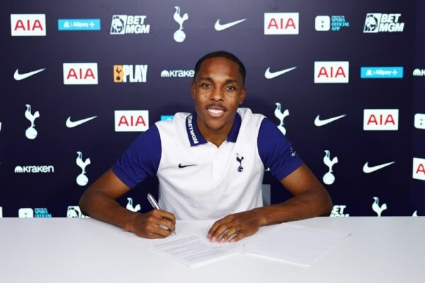 În ultimele ore ale perioadei de transferuri Tottenham a reușit să își asigure serviciile jucătorului francez Mathys Tel (19) de la Bayern Munchen.