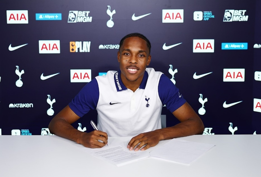 În ultimele ore ale perioadei de transferuri Tottenham a reușit să își asigure serviciile jucătorului francez Mathys Tel (19) de la Bayern Munchen.